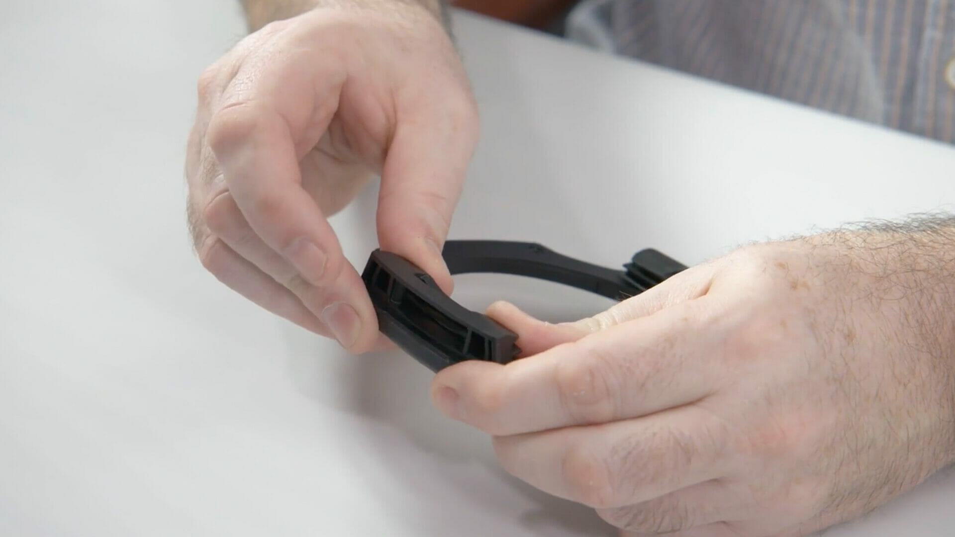 Attaching a LEE85 guide block to the holder