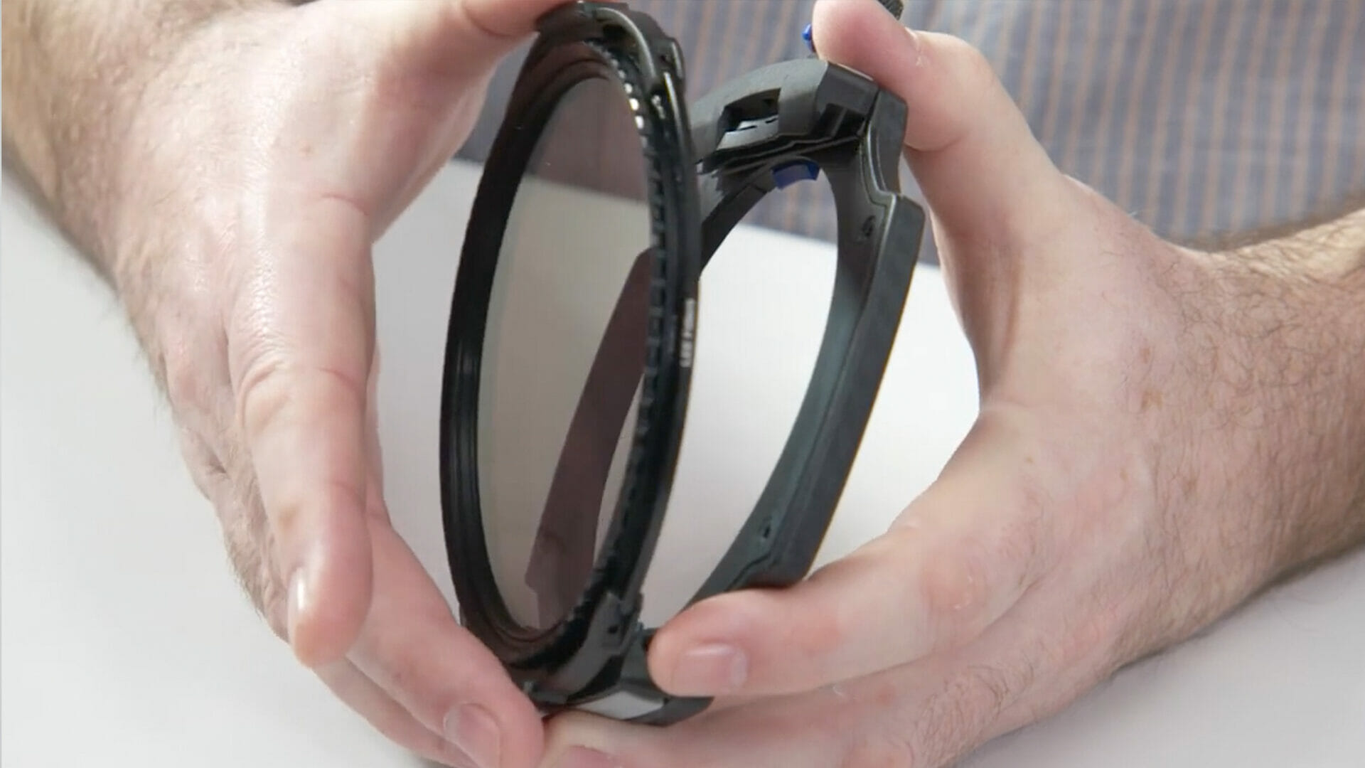 Fitting a polarising filter